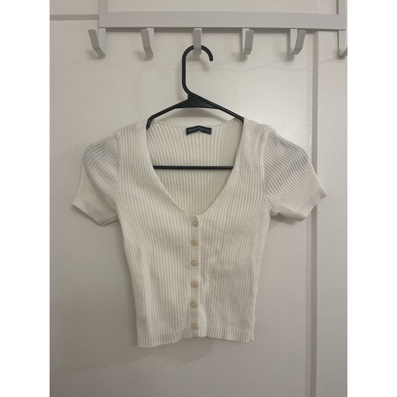 Brandy Melville Tops - Brandy Melville White Cropped Tshirt Sweater Classic Holiday Preppy